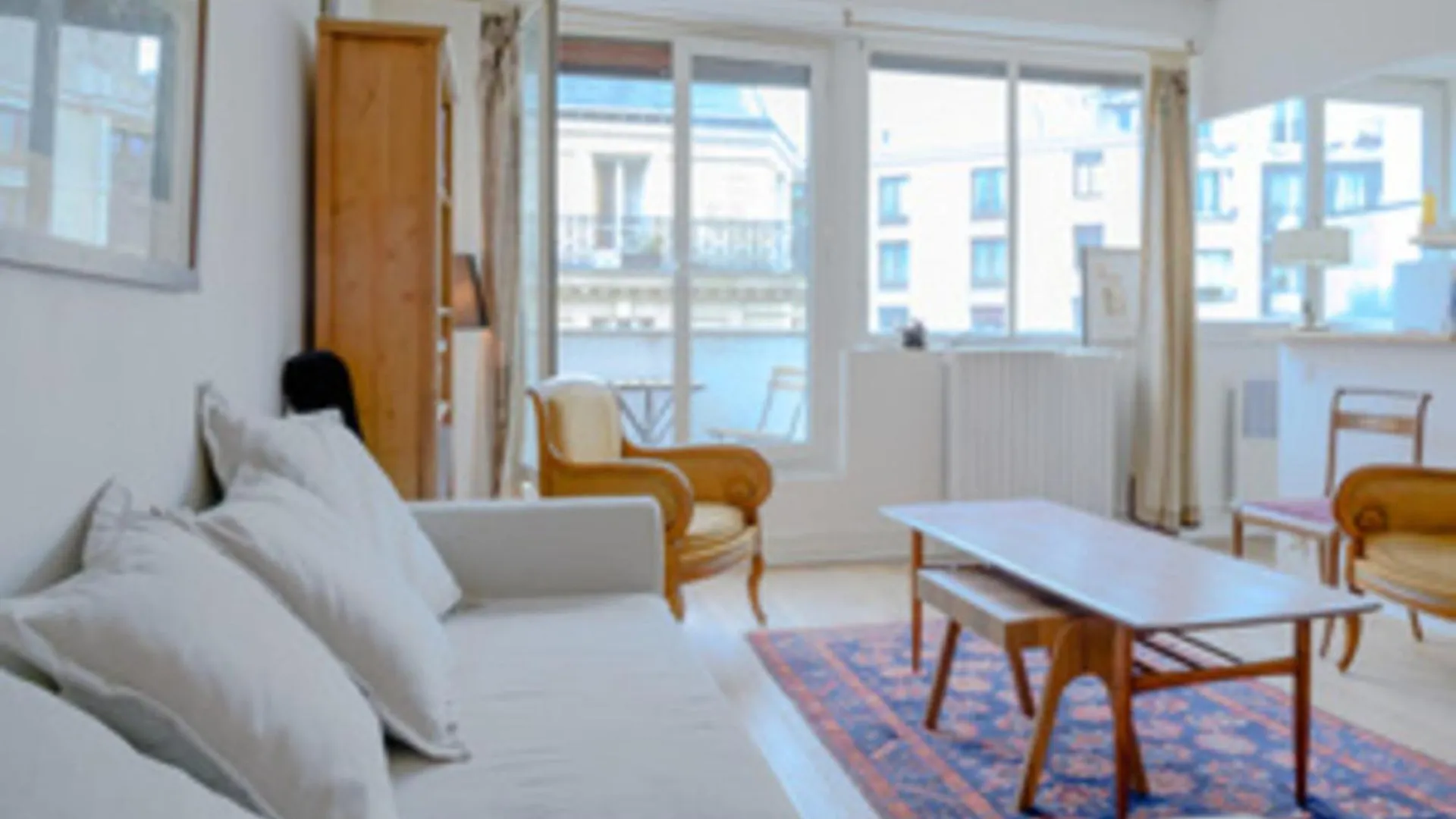 Comfortable Cocoon With Balcony