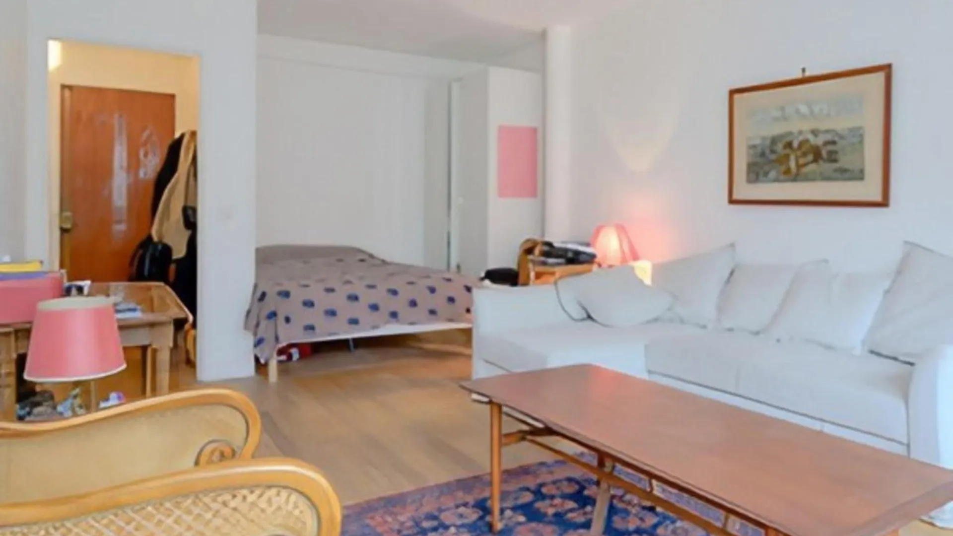 Comfortable Cocoon With Balcony Paris